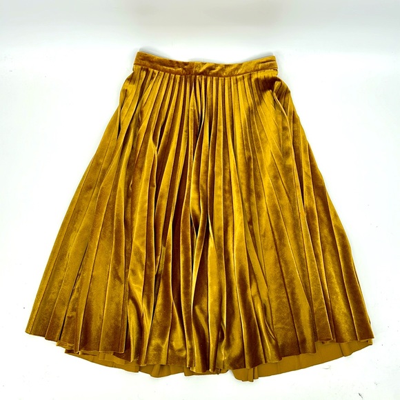 Gianni Bini skirt size small gold pleated faux velvet - Picture 2 of 3